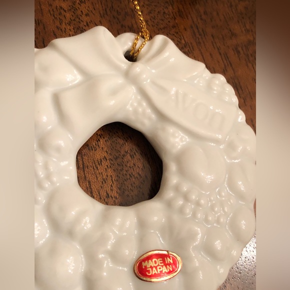 Avon 1980 Christmas Remembrance Wreath Ornament 14K - Picture 8 of 14
